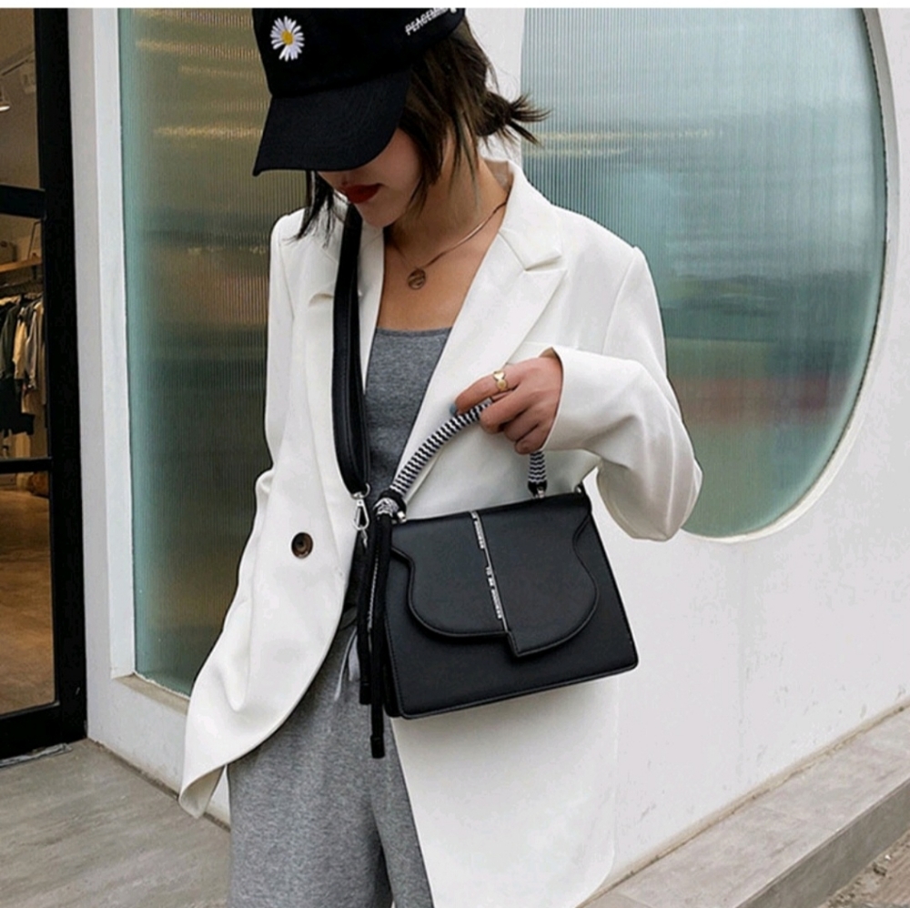 Hand bag - Picture 3 of 10
